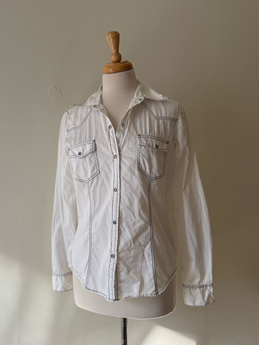 Vintage(ish) GAP White Contrast Stitch Button-Up Shirt Size M